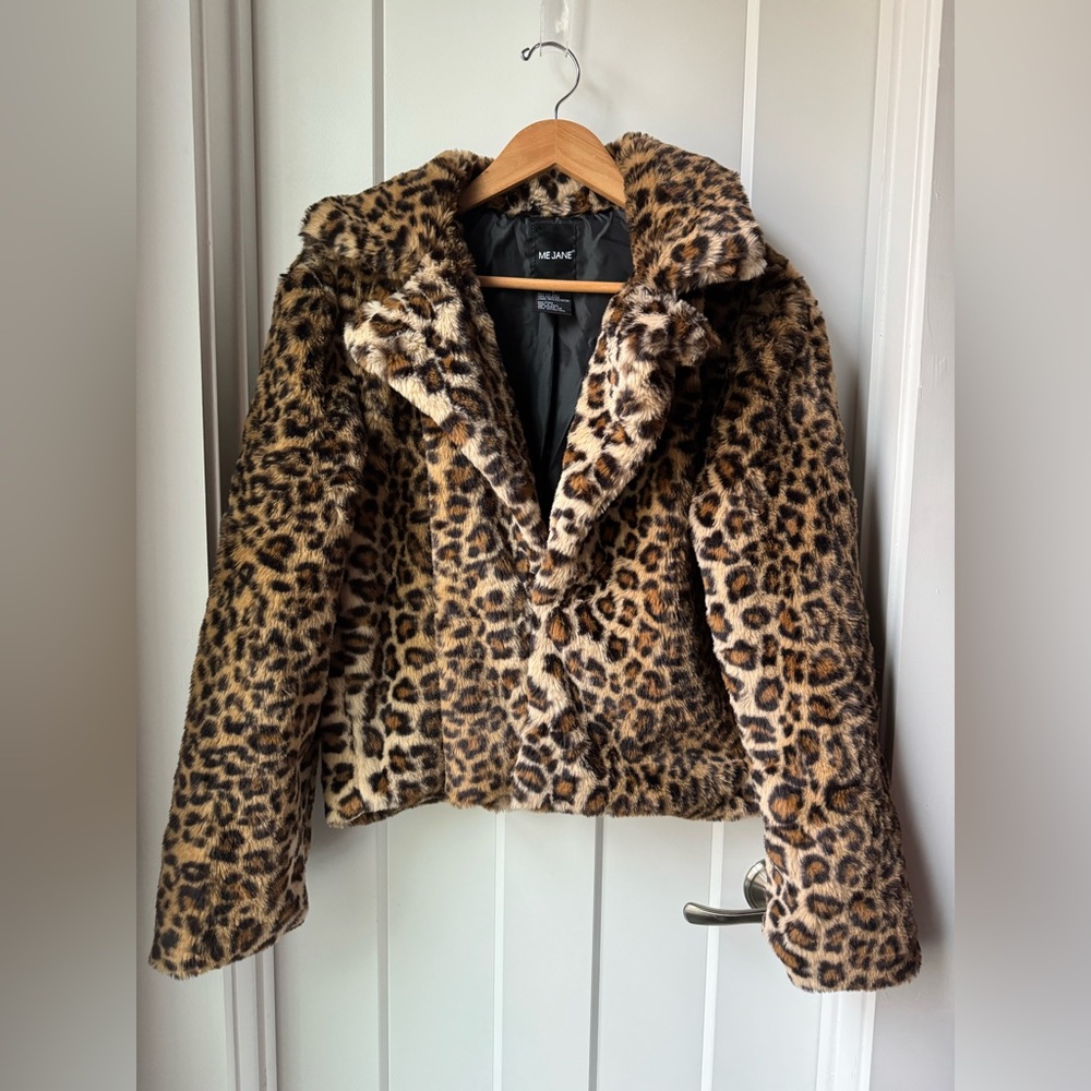 Me Jane Faux Cheetah Print Cropped Coat